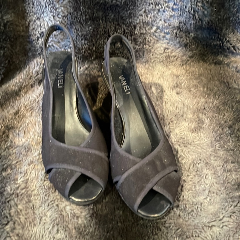 Women’s 10 1/2 narrow navy blue peep toe heel